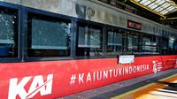 PT Kereta Api Indonesia (Persero) memeriahkan peringatan Hari Ulang Tahun ke-76 Republik Indonesia (RI) Tahun 2021 dengan memasang livery khusus pada lokomotif dan kereta serta ornamen HUT RI di stasiun-stasiun mulai Minggu (1/8/2021).