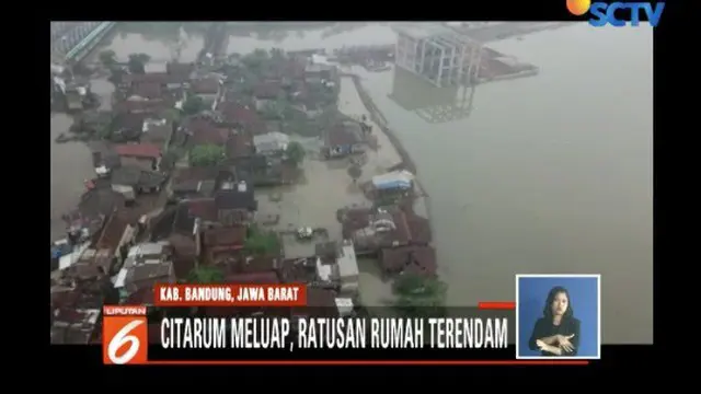 Sungai Citarum meluap, akibatnya banjir masih merendam tiga kecamatan di Kabupaten Bandung Jawa Barat. Sementara ratusan warga kini mengungsi di sejumlah posko.