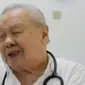 Dokter Lo, dokter yang tak pernah menentukan tarif bagi pasiennya. 