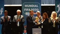 Secara resmi, FIFA mengumumkan Piala Dunia 2030 akan digelar di enam negara. Ini menjadi turnamen pertama yang berlangsung di tiga benua sekaligus dalam satu gelaran Piala Dunia. (DANIEL DUARTE/AFP)