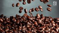 Menggunakan bahan alami sebagai perawatan wajah, sangat baik untuk kesehatan kulit. Salah satunya dengan menggunakan kopi.