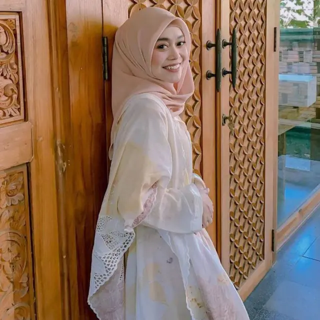 Menengok Gamis Lesty Kejora yang Laris di Pasar Tanah Abang