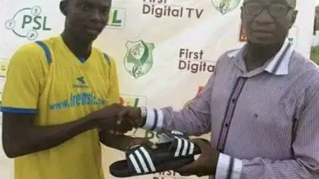 9 Potret Hadiah Pemain Terbaik Sepak Bola Ini Kocak, Terbaru Dapat Telur