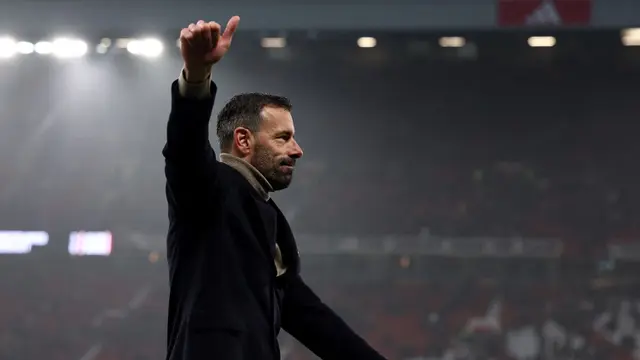 Foto: Ruud van Nistelrooy Selesaikan Tugas dengan Catatan Menawan sebagai Pelatih Interim di MU