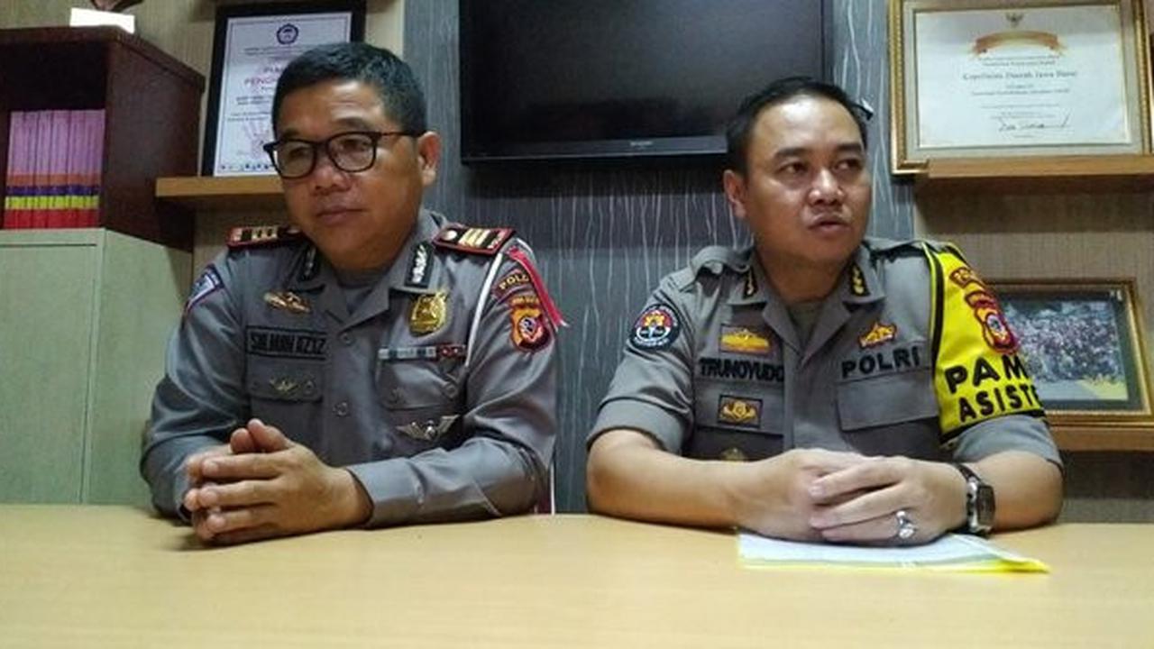 Mantan Kapolsek Pasir Wangi, Garut, AKP Sulman Ajiz (kiri). (Merdeka.com)