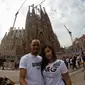 Momen mesra Fabinho (kiri) bersama istrinya, Rebeca Tavares (Instagram/rebecatavares)