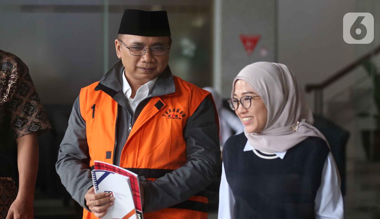 Mantan Menteri Agama, Yaqut Cholil Qoumas (Gus Yaqut - kiri), usai menjalani pemeriksaan lanjutan di Gedung Merah Putih Komisi Pemberantasan Korupsi (KPK), Jakarta, Selasa (2/6/2026). (Liputan6.com/Helmi Fithriansyah)