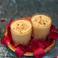resep Safron Milk beserta manfaatnya untuk kesehatan/copyright shutterstock/Aesthetic Vizion