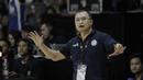 Pelatih Pelita Jaya, Johanis Winar, saat melawan Satria Muda pada game kedua final IBL 2018 di Gor Soemantri Brojonegoro, Jakarta, Sabtu (21/4/2018). Pelita Jaya menang 94-78 atas Satria Muda. (Bola.com/M Iqbal Ichsan)