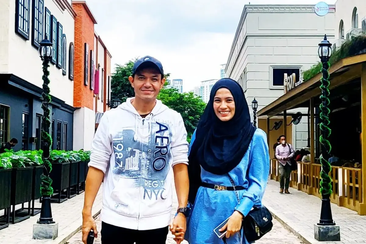 Potret Romantis Dude Harlino dan Alyssa Soebandono