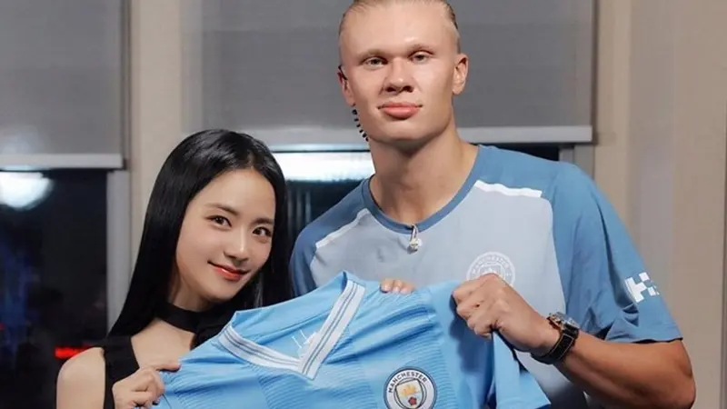 Viral Jisoo Blackpink Foto Bareng Erling Haaland Pamer Jersey Manchester City, Likes Tembus Jutaan