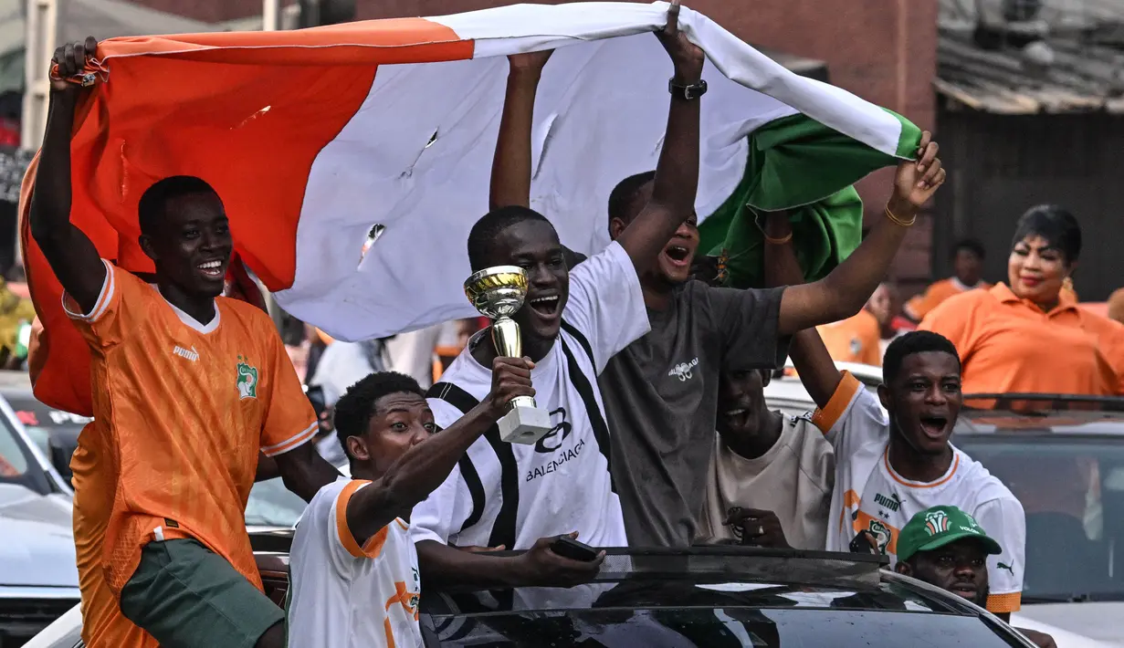 The Elephants berparade dan berkeliling di jalan-jalan ibu kota ekonomi negara tersebut. (Issouf SANOGO/AFP)