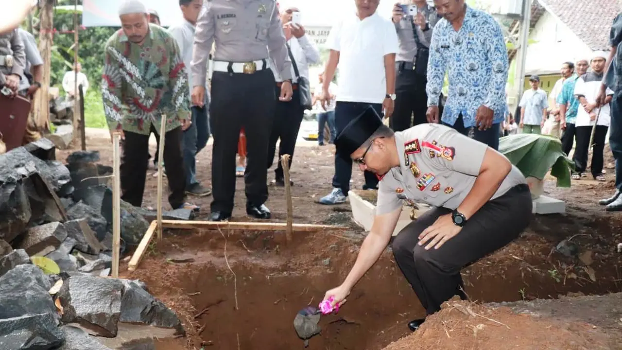 Polisi Asuh Yatim Piatu