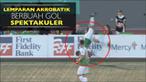 Momen unik terjadi di Divisi 2 Liga Amerika ketika bek OKC Energy berikan umpan lewat lemparan akrobatiknya dan berbuah gol spektakuler.