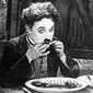 Charlie Chaplin adalah komedian legendaris (Wikipedia)