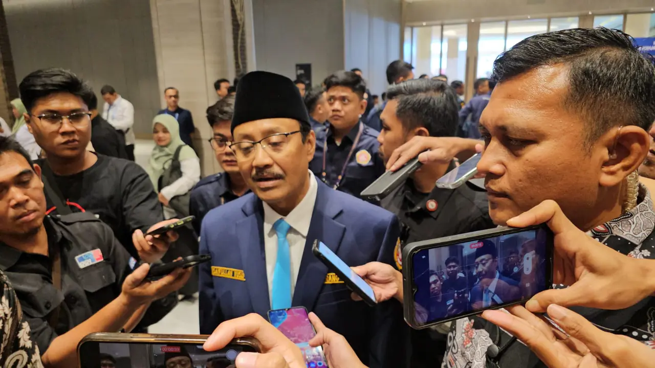 Menteri Sosial (Mensos) Saifullah Yusuf usai pengukuhan Pengurus Nasional Karang Taruna Masa Jabatan 2025-2030 di Tangerang, Sabtu (22/11/2025).