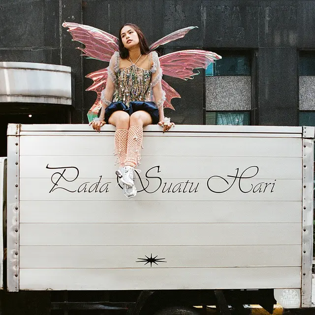 Maudy Ayunda kembali menghidupkan dunia musik Indonesia dengan album studio keempatnya, "Pada Suatu Hari" (Instagram/@maudyayunda)