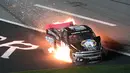 Kondisi mobil truk Jennifer Jo Cobb yang terbakar setelah mengalami kecelakaan dalam perlombaan balap Nascar Truck Series di Daytona International Speedway di Daytona Beach (16/2). (AP Photo/Darryl Graham)