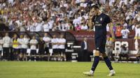 Gelandang Real Madrid, Gareth Bale tersenyum usai mencetak gol ke gawang Arsenal selama pertandingan International Champions Cup (ICC) 2019 di FedExField, Landover, Maryland (24/7/2019). Madrid menang adu penalti atas Arsenal 3-2 (2-2). (AFP Photo/Jim Watson)
