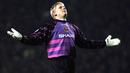 Kiper - Peter Schmeichel, sukses memberikan MU gelar treble pada tahun 1999. Penampilannya fisik yang garang dan intimidatif kadang menakutkan bagi para penyerang lawan. (Manchestereveningnews.com)