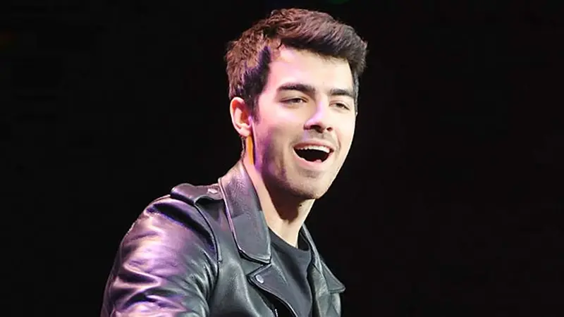 joe-jonas-140120b.jpg