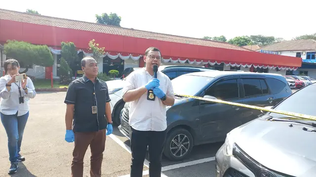 Sebanyak 13 pria dan seorang wanita, ditangkap Polisi atas dugaan aksi pemerasan terhadap pengunjung hotel di wilayah Tangerang.
