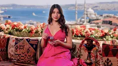 Selain berbakat dalam dunia akting, wanita kelahiran 15 Maret 2001 ini punya paras cantik. Tak heran jika ia selalu banjir pujian soal penampilannya. Terlebih lagi kala dirinya memakai dress, Cassandra Lee tampak makin anggun. (Liputan6.com/IG/@cassandraslee)