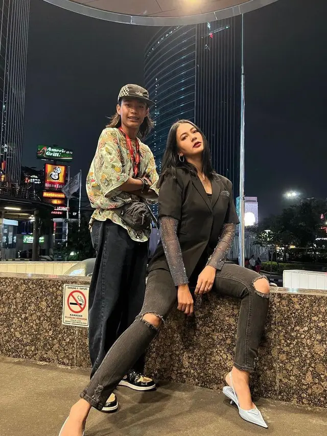 8 Potret Paula Verhoeven Jadi Cewek Mamba Saat Melenggang di Citayam Fashion Week Bareng Bonge