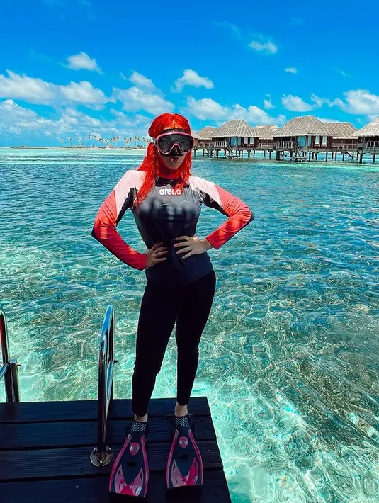 Sekilas penampilannya benar-benar menarik perhatian, bahkan dengan warna rambut merahnya yang menarik atensi. [Foto: Instagram/ Tasya Farasya]