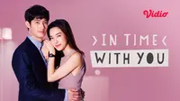 Monchanok Saengchaipiangpen (Mo) sebagai Pim dan Arak Amornsupasiri (Gun) sebagai Pon dalam drama In Time With You (Dok. Vidio)