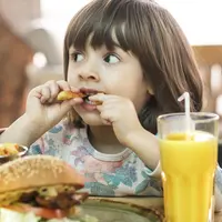 Beberapa cara sederhana yang dapat tingkatkan nafsu makan anak. (foto: pvproductions/freepik)