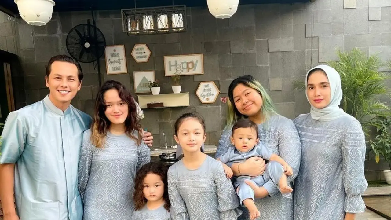 Model Baju Lebaran Keluarga Seleb