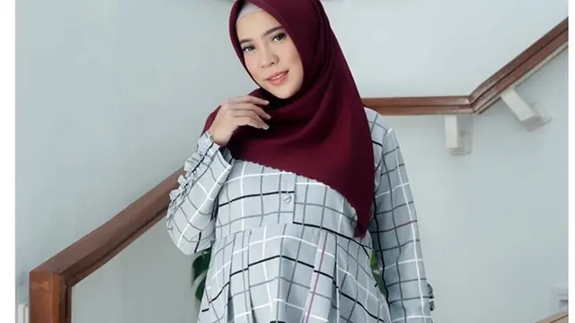 6 Potret Fitri Tropica Pamer Baby Bump, Cantik dan Memesona