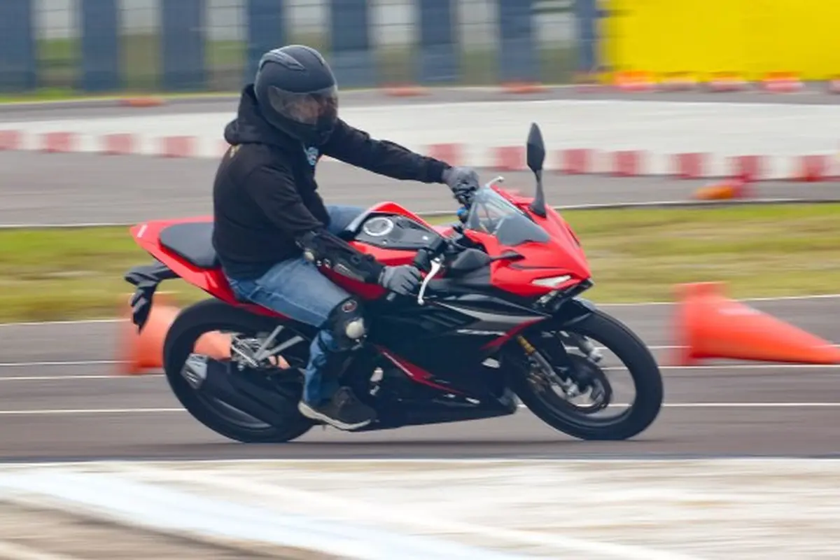 Honda CBR150R