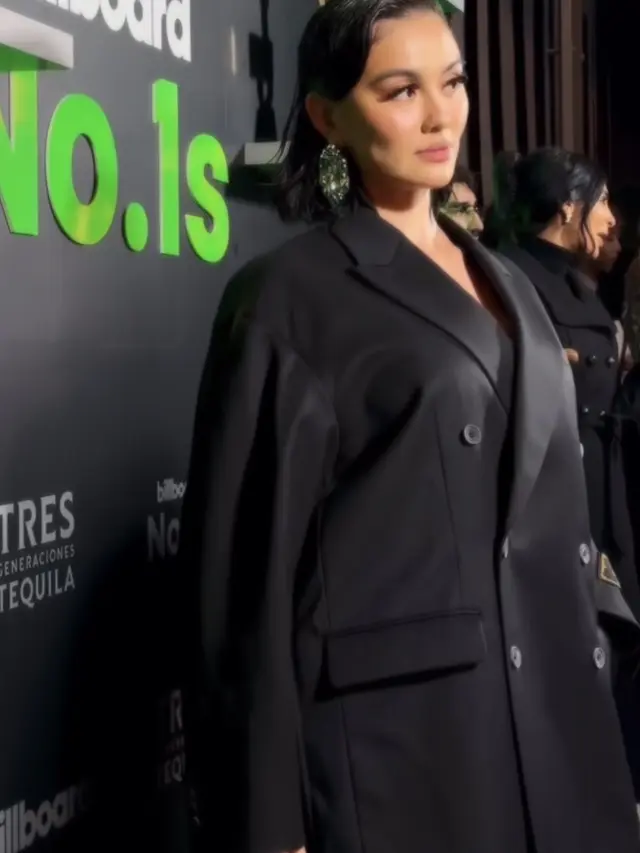 Tampilan Agnez Mo saat Hadir di Billboard No. 1s Party. [@billboard]