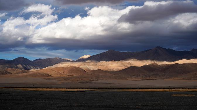 Foto pada 29 November 2020 menunjukkan pemandangan di Wilayah Gar, Prefektur Ngari, Daerah Otonom Tibet, China. Ngari, yang dijuluki sebagai 