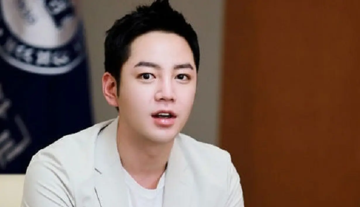 Menurut pihak agensi, jadwal keberangkatan Jang Geun Suk belum ditentukan. "Jadwal wamilnya bukan 19 Juli. Kami akan membuat penguman resmi saat jadwal wamilnya sudah keluar," ujarnya. (Foto: soompi.com)