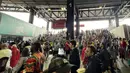 Suporter Inggris dan Ghana memadati area lobi Gillette Stadium, Foxborough, Boston, AS, Senin (23/6/2026). Ribuan pendukung kedua tim memenuhi area dalam stadion menjelang pertandingan fase grup Piala Dunia 2026 antara Inggris melawan Ghana. (KLY Sports/Hery Kurniawan)