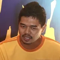 Pemain sepakbola Bambang Pamungkas punya cara tersendiri untuk mendidik ketiga putrinya. Seperti apa sih cara ia mendidik anak-anaknya? 