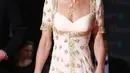 Duchess of Cambridge, Kate Middleton menghadiri acara BAFTA 2020 di Royal Albert Hall London pada 2 Februari 2020. Ibu tiga anak itu juga menggenggam clutch glitter dari brand Anya Hindmarch Marano bernilai 595 dolar AS atau sekitar Rp8,2 juta. (Joel C Ryan/Invision/AP)
