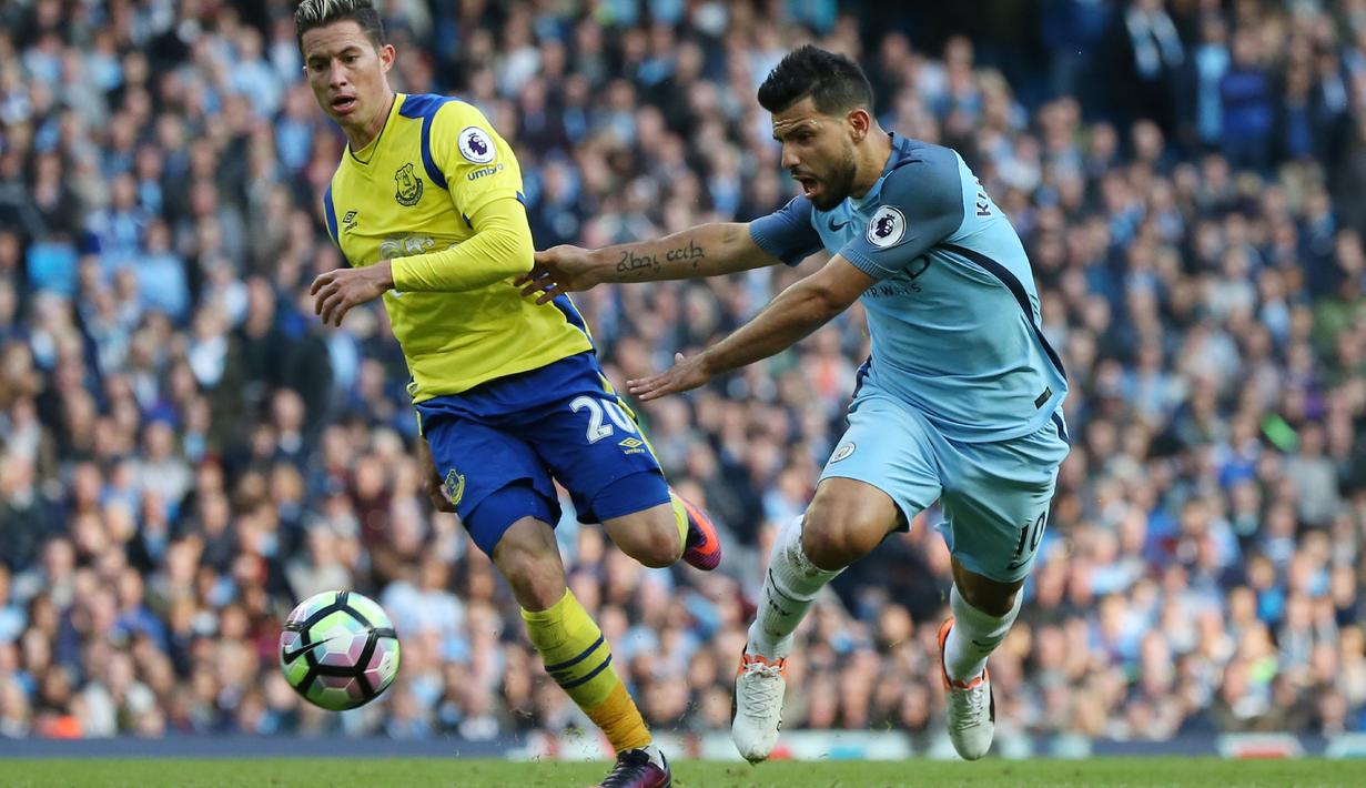Bintang Manchester City, Sergio Aguero (kanan) telah mencetak tiga gol untuk timnya hingga pekan ke-3 Liga Champions 2016-2017. (AFP/Scott Heppell)