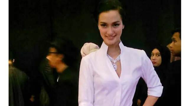 Atiqah Hasiholan