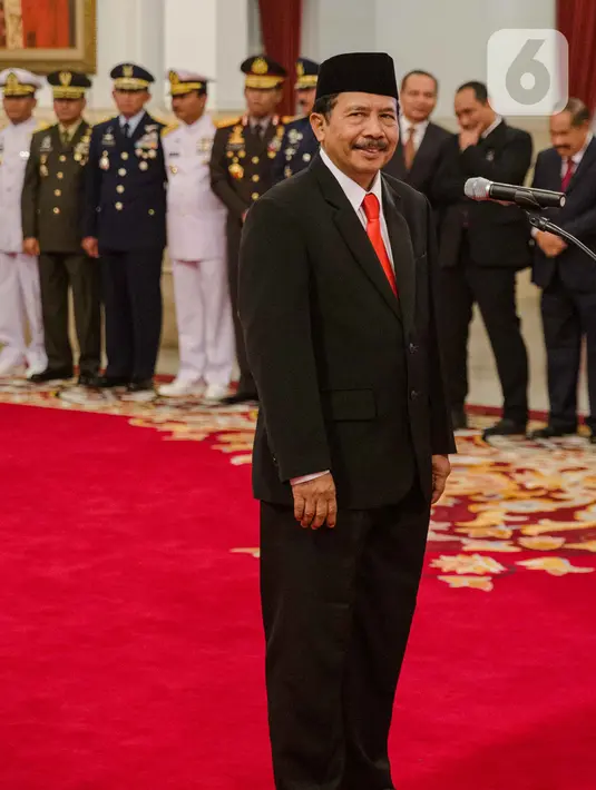 Kepala Badan Pembinaan Ideologi Pancasila (BPIP) Yudian Wahyudi bersiap dilantik di Istana Negara, Jakarta, Rabu (5/2/2020). Presiden Joko Widodo (Jokowi) resmi melantik Yudian Wahyudi sebagai Kepala BPIP dan Muhammad Yusuf Ateh sebagai Kepala BPKP. (Liputan6.com/Faizal Fanani)