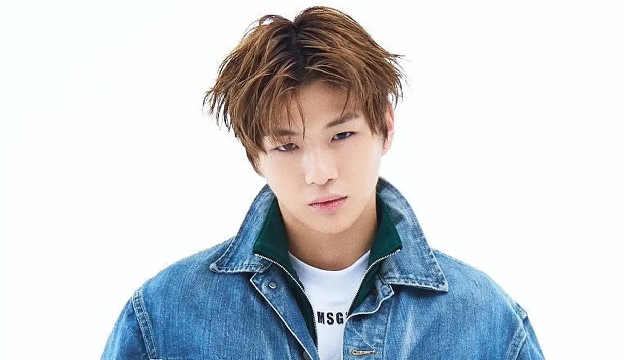 Kang Daniel mengaku jika kini ia tertarik untuk kembali melanjutkan pendidikannya. " Aku menjalani ujian kelulusan SMA saat Produce 101, dan setelah itu aku masuk ke universitas," ujarnya. (Foto: instagram.com/goddaniel)
