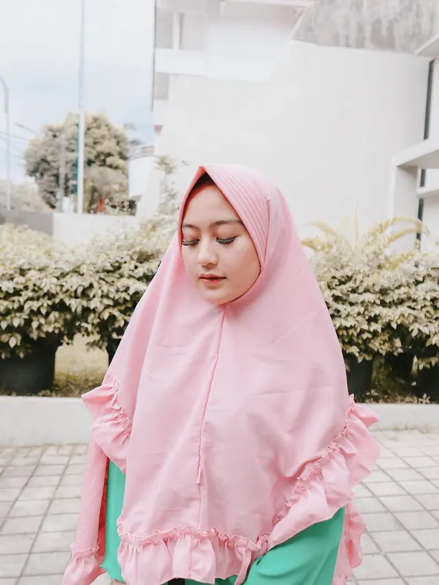 6 Potret Salshabilla Adriani Tampil Berhijab Ini Curi Perhatian Netizen
