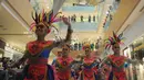 Aksi peserta "Indonesia Menari 2014" di Grand Indonesia, Jakarta Pusat, Minggu (23/11/2014). (Liputan6.com/Herman Zakharia)
