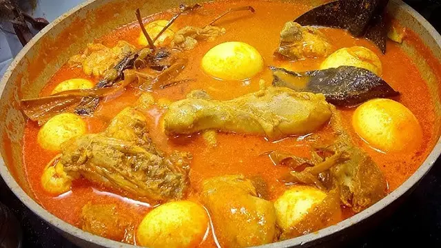 Gulai Ayam Lemak Khas Malaysia (Foto: YouTube Sajian Sedap)