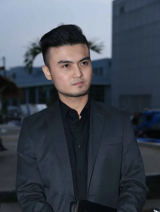 Gilbert yang juga bermain dalam film 'Inikah Rasanya Cinta ?' dan 'Bismillah Aku Mencintaimu' (2013) itu sejak tahun 2014 silam menjalani profesi sebagai pengacara. (Andy Masela/Bintang.com)
