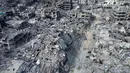 Secara resmi, milisi Hamas telah membebaskan tiga sandera Israel pada Minggu (19/1/2025). Semenatara, Israel membebaskan 90 tahanan Palestina. (Foto oleh AFP)