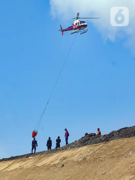 <p>Tempat Penampungan Sementara (TPS) yang ada di Denpasar hanya bisa menampung 10 ton sampah. Sisanya, ada 400 ton sampah yang belum bisa tertangani. (merdeka.com/Arie Basuki)</p>